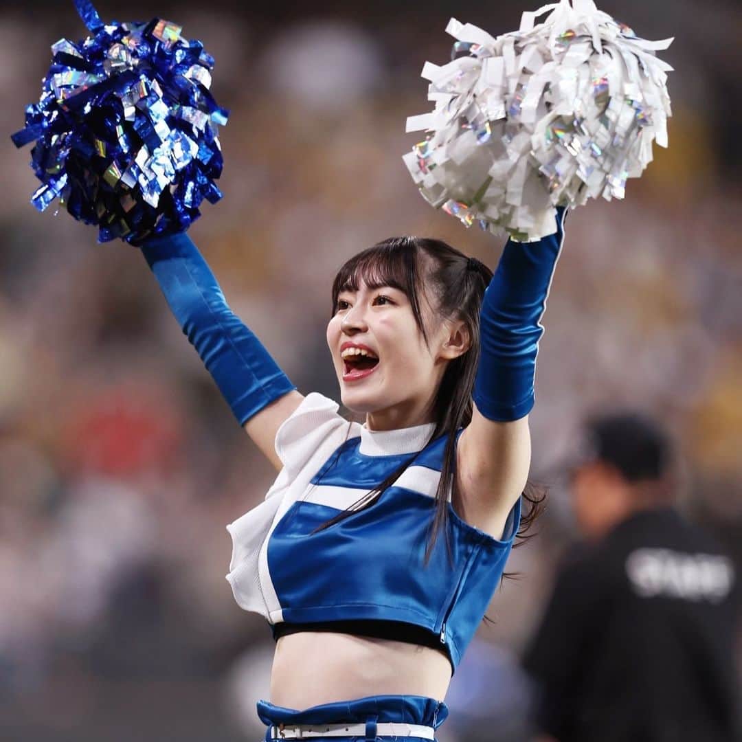 ファイターズガールのインスタグラム：「. 皆さん、こんにちは！橋本莉々花です🍨💖  2023年シーズン沢山のご声援ありがとうございました！  エスコンフィールドHOKKAIDO開業の年に、 ファイターズガール1年目として活動することができ、とても誇りに思っています。  そして何より、ファンの皆さんと交流出来たことが本当に嬉しかったです！！！ 皆さんがかけてくださったお言葉が励みになっていました。 感謝の気持ちでいっぱいです。ありがとうございます！  私の目標「1人でも多くの方に笑顔、元気を届ける」なのですが少しでも達成出来ていましたでしょうか❔ 出来ていると嬉しいな…✨  今年は私にとってかけがえのない、そして大きく成長できた1年となりました。 これからもっともっとパワーアップ出来るように頑張ります！！！  来シーズンもエスコンフィールドHOKKAIDOでお待ちしております！ また皆さんとお会いできる日を楽しみにしています🌸 優勝を目指して一緒にファイターズを応援していきましょう❤️‍🔥目指せ日本一☝🏻  #fightersgirl #ファイターズガール #lovefighters #北海道日本ハムファイターズ #新時代 #FANS_ARE_OUR_TREASURE #thankyou #橋本莉々花」