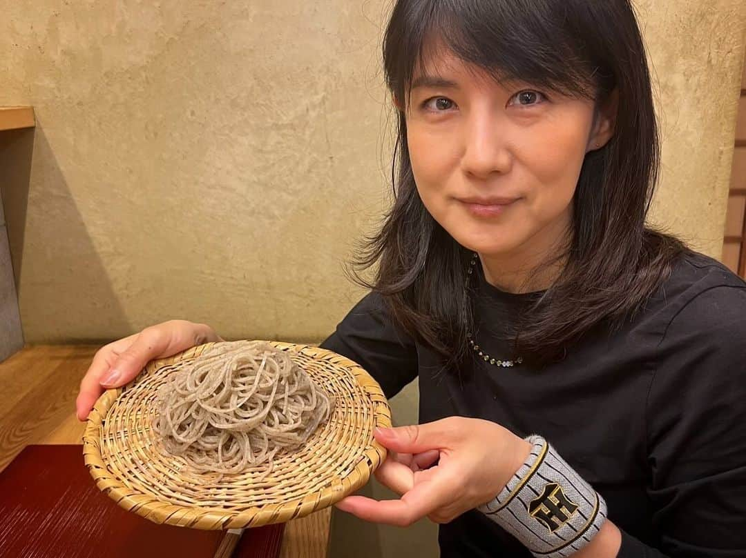 中江有里さんのインスタグラム写真 - (中江有里Instagram)「やはり大阪の蕎麦はすごかった！  天神橋7丁目の「蕎麦たかま」から谷町6丁目の「そば切り岳空」  いざ、甲子園へ！  #中江有里」11月2日 16時05分 - yurinbow1226