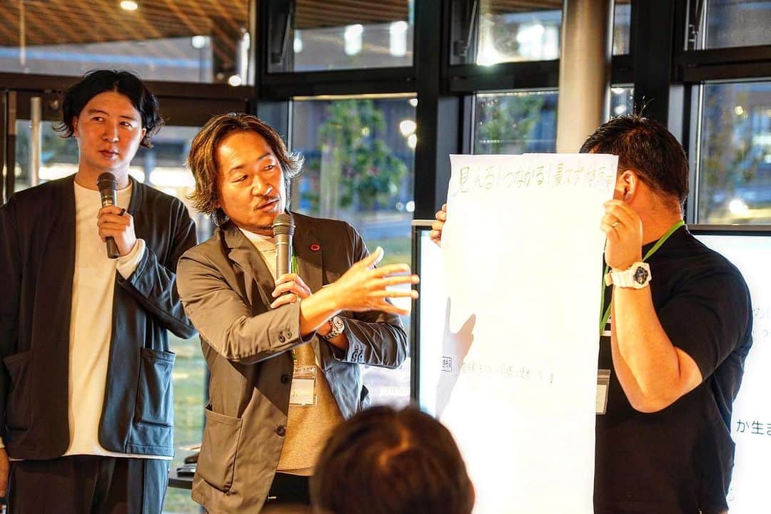 石川直宏さんのインスタグラム写真 - (石川直宏Instagram)「『うれしいを、いっしょに』  【農業も観光も楽しめる未来の嬉野の街を作るために、企業・自治体・各組織がともにできることとは？】  サッカー(スポーツ)×農 をテーマにインスピレーショントーク🎤  対話を通じて相互・内容理解を深めながら、様々なアイデアを共有・共感し合いました🤝  佐賀県嬉野市は初めて訪れた地でしたが日帰りだったので、自然や街・人の魅力を今度はゆっくり来て感じたいと思います✨  貴重な機会をいただきありがとうございました🙌  #スポーツフューチャーセンターうれしの #フューチャーセッション #未来への対話  #会話 #対話 #議論 #嬉野市 #佐賀県 #うれしいをいっしょに #田上悦史 #ザスモールシングス #北川健太 #旅館大村屋  #北野秀一 #きたの茶園 #岩田美香 #女子プロレスラー #濃姫米 #竹村幸 #競泳 #LinkSports  #NaohiroIshikawa #石川直宏 #NAOsFARM農場長」11月2日 16時05分 - sgss.18