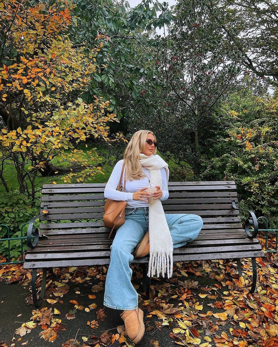 Angel™のインスタグラム：「Rate this look ?/10. Credit @chlce #autumnlooks #fashion #outfit #looks #ootd #style #autumnoutfit #preppy #fastfashion #autumnclothes #autumnclothesforwomen #fashionshows #fashionwomen #outfitsaesthetic #womensclothing #womenfashion #autumnlook #autumnfashion #fashionweek #fashionista #americanstyle ❤️ #asaqueen」