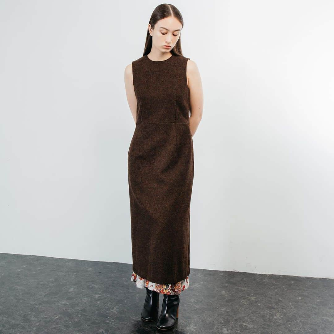 サワ タカイのインスタグラム：「sawa takai Fall Winter 2023  SLIT LAYERED DRESS in BROWN x WHITE FLORAL  #sawatakai #fallwinter2023 #fw23 #fw2023」