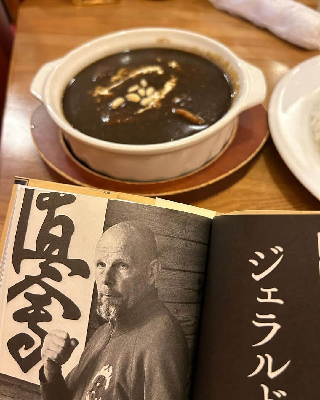 ビビる大木さんのインスタグラム写真 - (ビビる大木Instagram)「ジェラルド・ゴルドーとカレーライス🍛  素敵な時間になりました☕️☕️  #カレーライス #読書 #本 #ジェラルドゴルドー #神保町 #こんばんみ」11月2日 16時16分 - bibiruoki