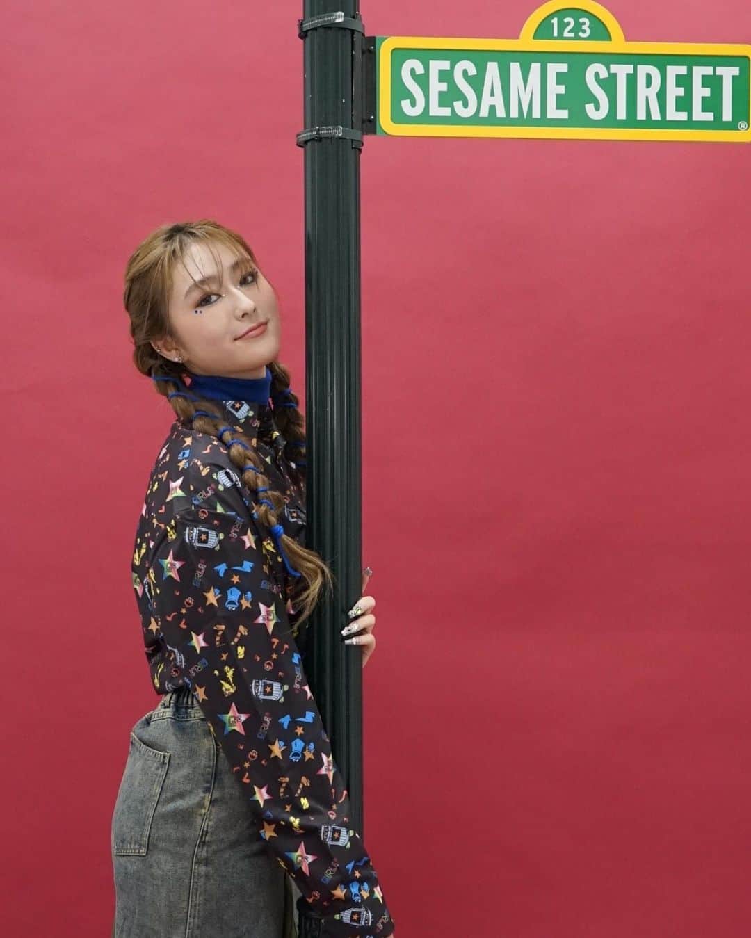 隅谷百花さんのインスタグラム写真 - (隅谷百花Instagram)「<3 SESAME STREET×Girls² by PONEYCOMB TOKYOが、いよいよ今日、11/2(木)18:00〜販売スタート💖 今回のラインナップは【長袖シャツ、ロンT、ビーニー、キャップ、トートバッグ2柄、クリアポーチ】の全7アイテム。  ぜーんぶ可愛すぎるあああ ということでチェックしてね✔︎」11月2日 16時30分 - girls2_momodatteba_official