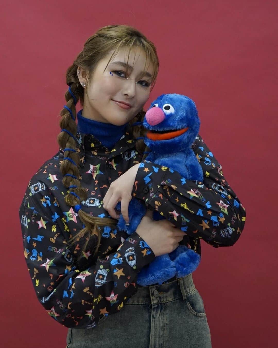 隅谷百花さんのインスタグラム写真 - (隅谷百花Instagram)「<3 SESAME STREET×Girls² by PONEYCOMB TOKYOが、いよいよ今日、11/2(木)18:00〜販売スタート💖 今回のラインナップは【長袖シャツ、ロンT、ビーニー、キャップ、トートバッグ2柄、クリアポーチ】の全7アイテム。  ぜーんぶ可愛すぎるあああ ということでチェックしてね✔︎」11月2日 16時30分 - girls2_momodatteba_official