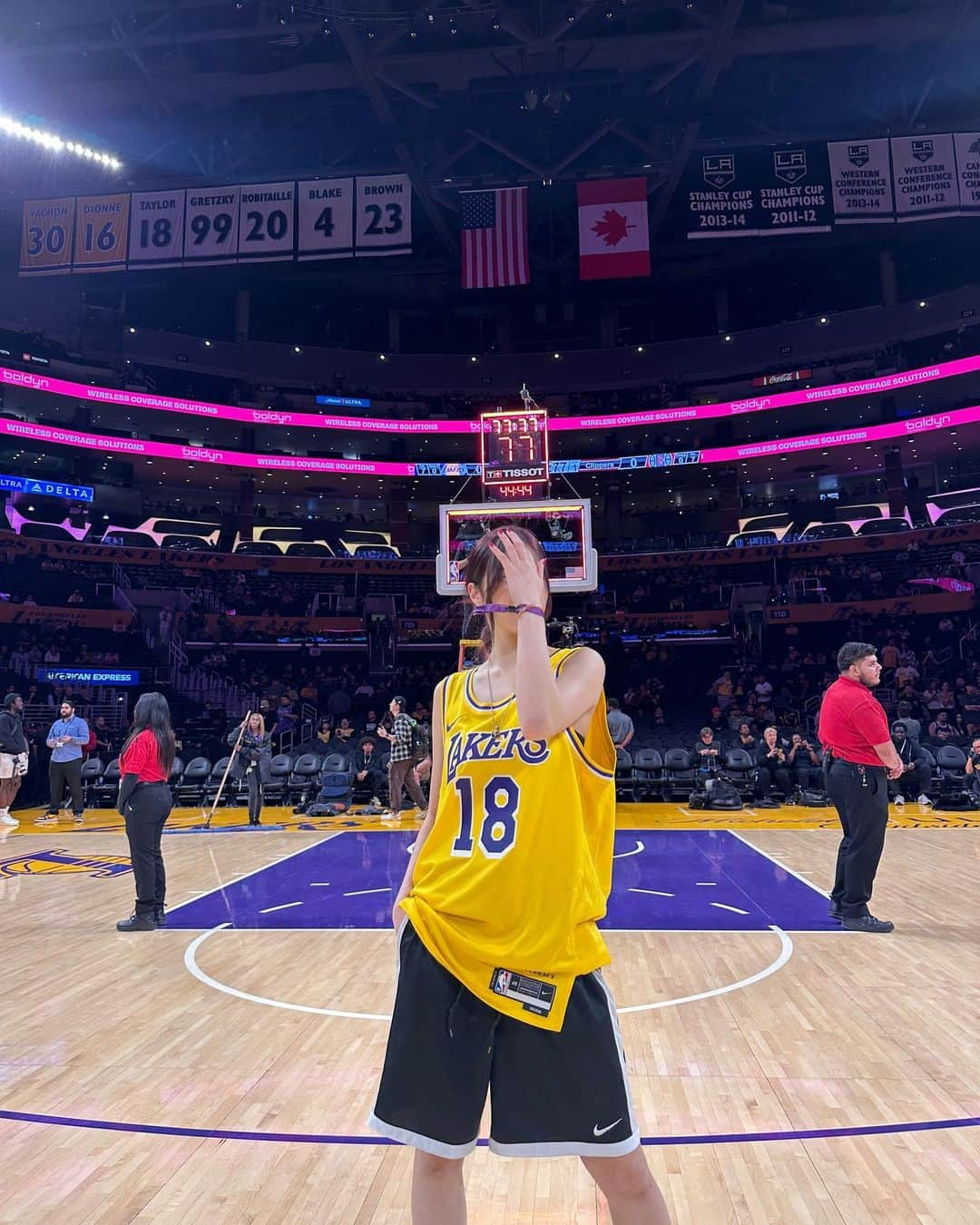 KAZUHAさんのインスタグラム写真 - (KAZUHAInstagram)「🏀✨ thank you for having us ;) @nba  @lakers」11月2日 16時31分 - zuhazana