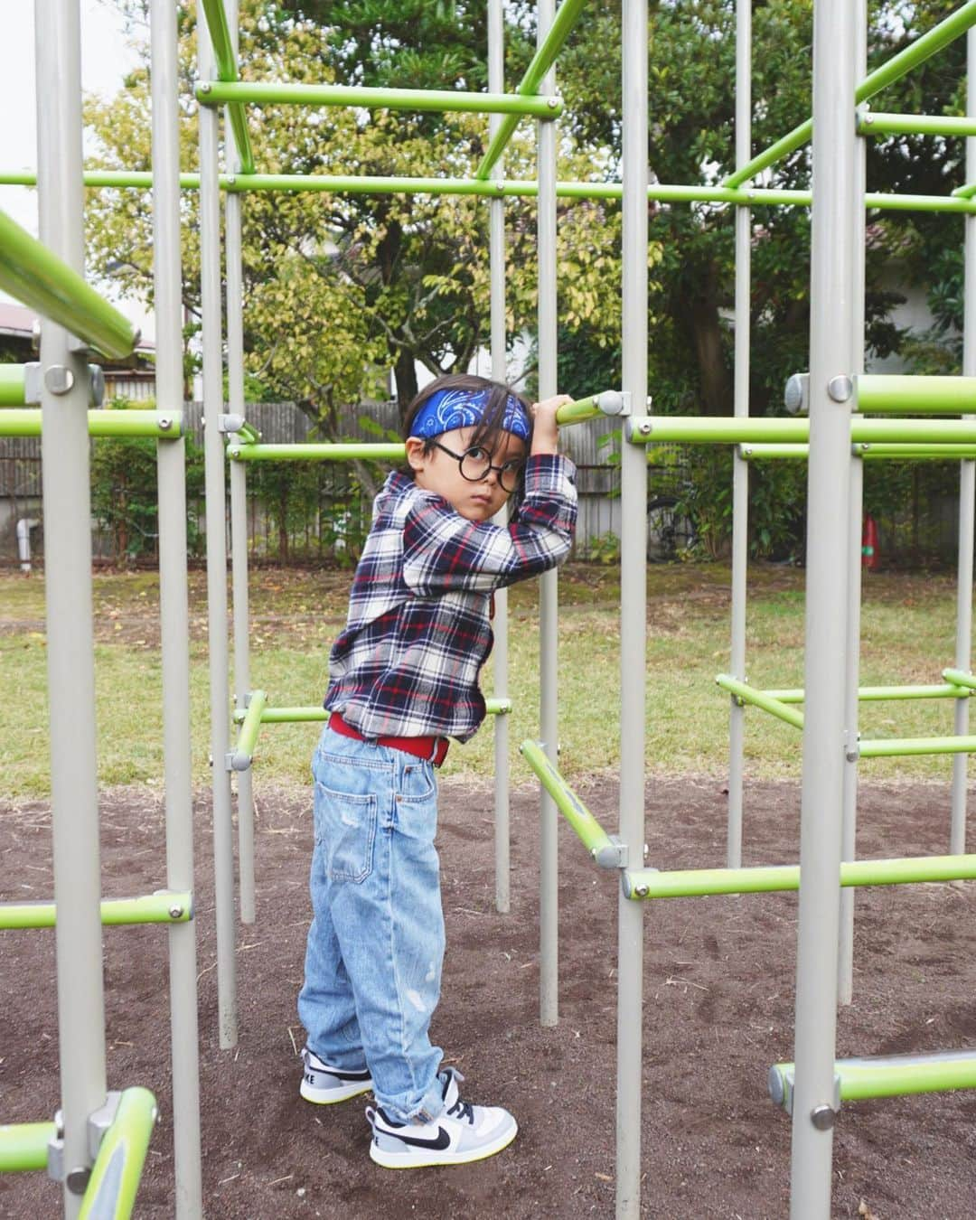 関谷桃子のインスタグラム：「🎃𝟐𝟎𝟐𝟑🎃 〜幼稚園編〜  幼稚園のハロウィンは #オタクboy になりました♡  お姉の #推しの子 ブームの時に まさかの #ヲタ芸 ブームがやってきた俺www  このムービーはちょっとイマイチですがww  結構上手に振れるのよ🪄笑  というわけで、 家にあるもので比較的揃えられた #ヲタくん でした♡  お友達に説明するとき "アイドルを応援する人" て言ってた息子。ナイス👍  #オタク #ヲタク #オタ #ヲタ #オタクファッション #ヲタファッション #otaku #otakuboy」