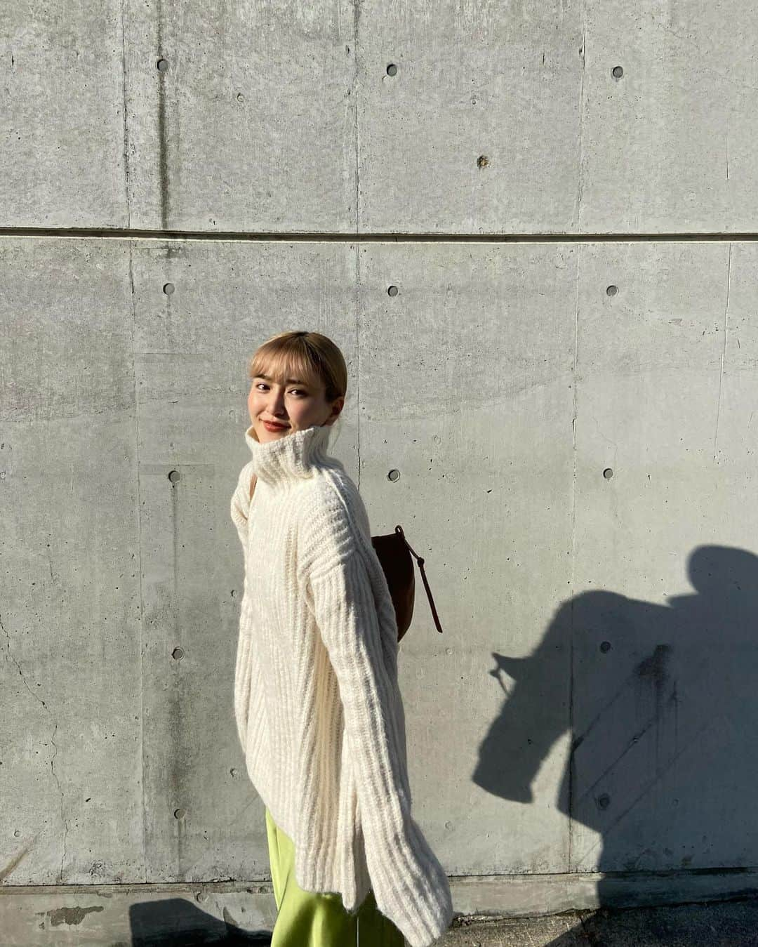 カナさんのインスタグラム写真 - (カナInstagram)「Oversize loose neck ニット🐏 @acym_official @acym_snap 首も腕もながーくてあったか可愛い…❤️‍🔥  #pr #acym #acymsnap」11月2日 16時56分 - _kana627_