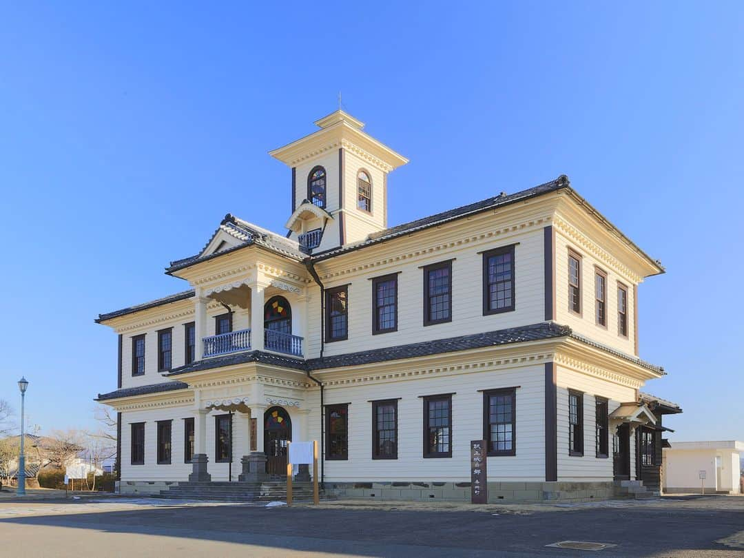 福島県のインスタグラム：「【旧伊達郡役所カフェ（桑折町）】  11月3日（金・祝）に国指定重要文化財「旧伊達郡役所」と、紅葉の名所「陣屋の杜公園」で旧伊達郡役所開庁140周年を記念するイベントを開催。  和洋折衷の明治建築が特徴的な旧伊達郡役所のカフェでは、桑折町で採れた食材を使ったメニューを提供。日本で最初の自転車と言われる「三元車」のレプリカ展示なども行われますので、ぜひ皆さん会場へお越しください。  #旧伊達郡役所 #カフェ #桑折町 #県北地方 #福島県 #kooritown #fukushima #RealizeFukushima #NotADreamFukushima #ひとつひとつ実現するふくしま」