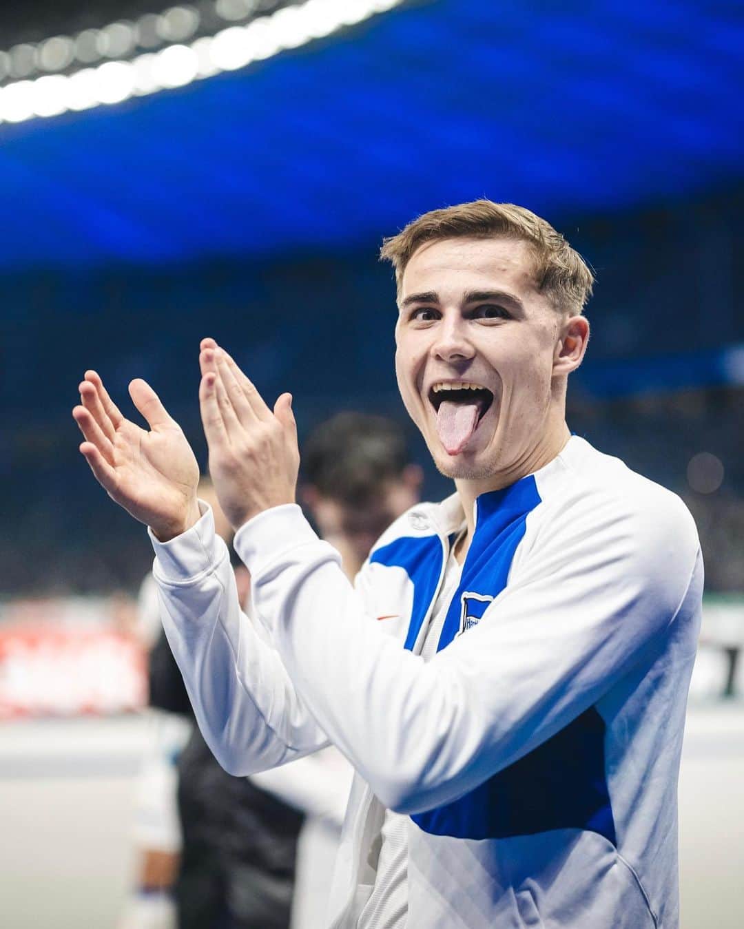 ヘルタ・ベルリンのインスタグラム：「Guten Morgen, Hertha-Fans! 💙 Wir sind zwar noch ein bisschen müde, aber überglücklich! 😍  #BSCM05 #HaHoHe」