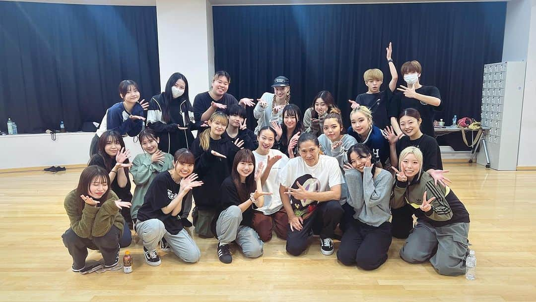 SAMさんのインスタグラム写真 - (SAMInstagram)「Nov 2 2023 日本工学院専門学校ダンスパフォーマンス科 Team Purple  今日で卒公担当班以外のチームを教えるのは最後、、 毎年少し寂しい思いをする時期だ、、 卒公担当班はOrange班だが、 PurpleもNavyも本当にいいチームだ。 みんな来週からの卒公リハーサル頑張っていこう！！  #日本工学院専門学校 #ダンスパフォーマンス科 #DP16 #DP17 #housedance #Housedancer #housemusic #streetdancer #SAM #TRF #RulfGUM」11月2日 17時27分 - sam0113