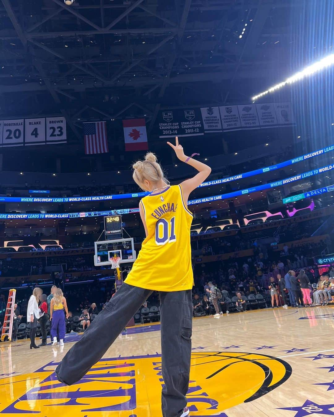 ホン・ウンチェさんのインスタグラム写真 - (ホン・ウンチェInstagram)「LAKERS ate !!! with no crumbs 🏀 🏀 💛 💜 @nba @lakers」11月2日 17時20分 - hhh.e_c.v