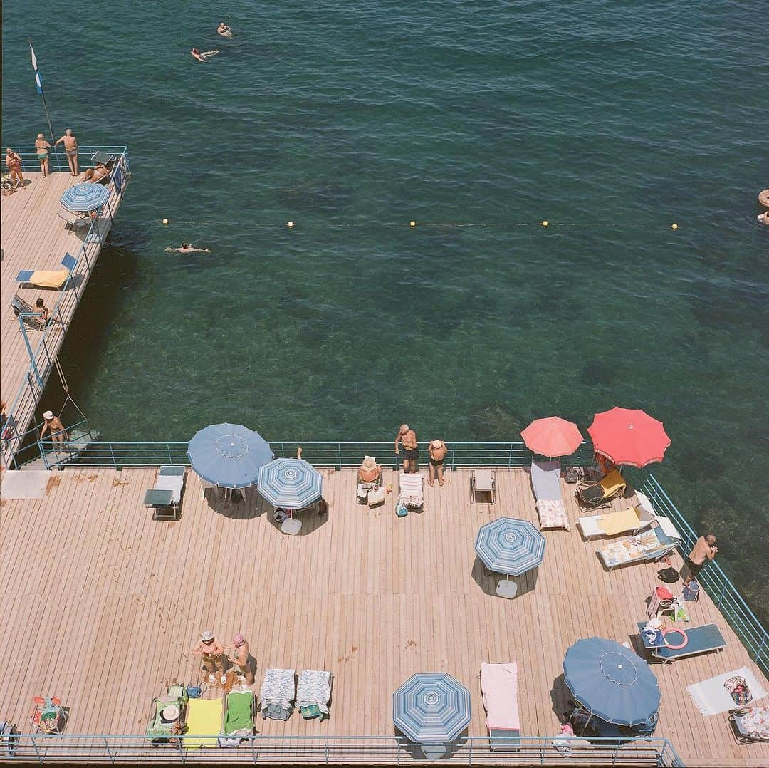 ペ・ジョンナムさんのインスタグラム写真 - (ペ・ジョンナムInstagram)「롤라이와 함께한 여행🥳📸🌊⛵️🏖️🚢🛳️🛶🩲👙🤿🚤 rolleiflex 2.8f aurum 120mm film photo 🎞️🎞️🎞️ #rolleiflex #filmphotography #노보정노필터 #120mmfilm #6x6 #배작가」11月2日 17時21分 - jungnam_bae