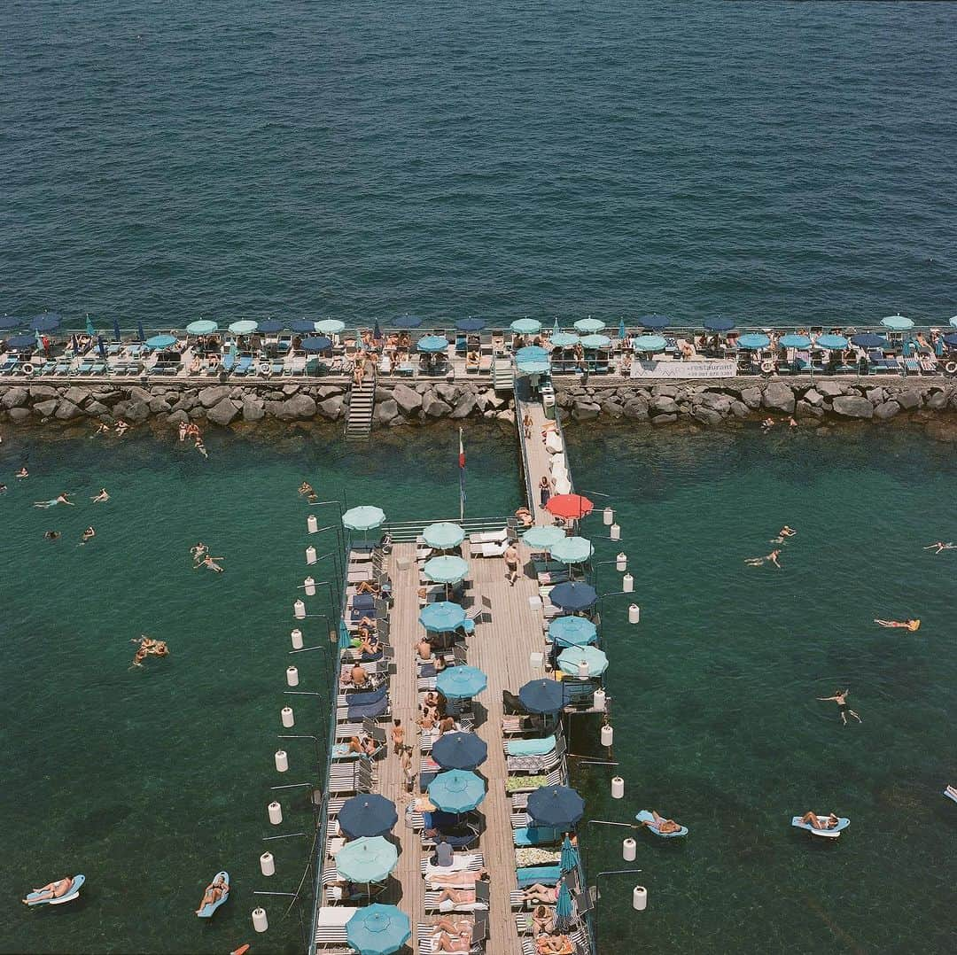 ペ・ジョンナムさんのインスタグラム写真 - (ペ・ジョンナムInstagram)「롤라이와 함께한 여행🥳📸🌊⛵️🏖️🚢🛳️🛶🩲👙🤿🚤 rolleiflex 2.8f aurum 120mm film photo 🎞️🎞️🎞️ #rolleiflex #filmphotography #노보정노필터 #120mmfilm #6x6 #배작가」11月2日 17時21分 - jungnam_bae