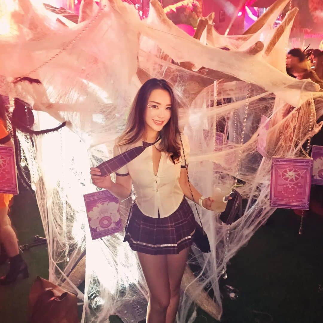 Nicole Chenさんのインスタグラム写真 - (Nicole ChenInstagram)「Biggest house party in the world for Halloween done by @prinzmarcus  Amazing! Dubai next level 👏 His whole backyard turn to a music festival #dubai #prinzmarcus #halloween #houseparty #music #privateevent」11月2日 17時23分 - nicolechen.tv