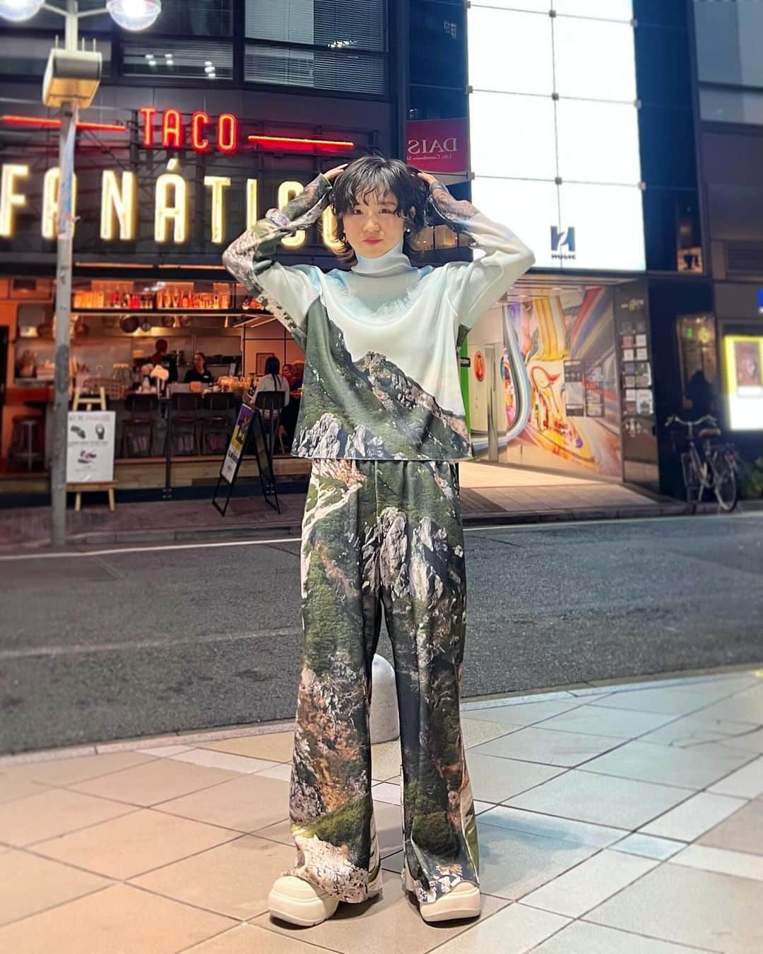 光永さんのインスタグラム写真 - (光永Instagram)「今季買った大自然な服を着る私です⛰️セットアップ渋過ぎる。 ノントーキョー様々。さすがですㅤㅤㅤㅤㅤㅤㅤㅤㅤㅤㅤㅤ❤️‍🔥 ㅤㅤㅤㅤㅤㅤㅤㅤㅤㅤㅤㅤ セットアップ：#NONTOKYO シューズ：#crocs バングル：#ienalaboucle  ㅤㅤㅤㅤㅤㅤㅤㅤㅤㅤㅤㅤ #outfitjapan #セットアップコーデ #転写 #ウルフパーマ #パーマウルフ」11月2日 17時36分 - hinata_official__