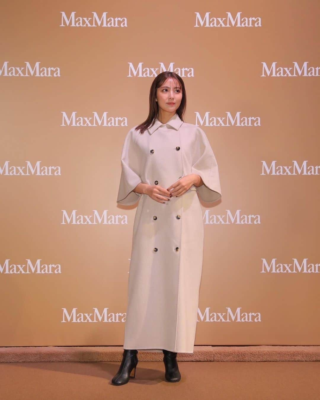 石川恋さんのインスタグラム写真 - (石川恋Instagram)「#MaxMara 🤎 六本木ヒルズアリーナ「Teddy TEN Park」に招待していただきました。 テディベアコートが誕生10周年ということで、もこもこに彩られたポップアップストアの世界観がとっても可愛くて居るだけでわくわくが止まらなかった。 素敵な時間をありがとうございました！ 11月5日まで開催中なので、皆さまもぜひ足を運んでみてください🧸🎗️ @maxmara #MaxMaraTeddyTen #pr」11月2日 17時29分 - ren_ishikawa