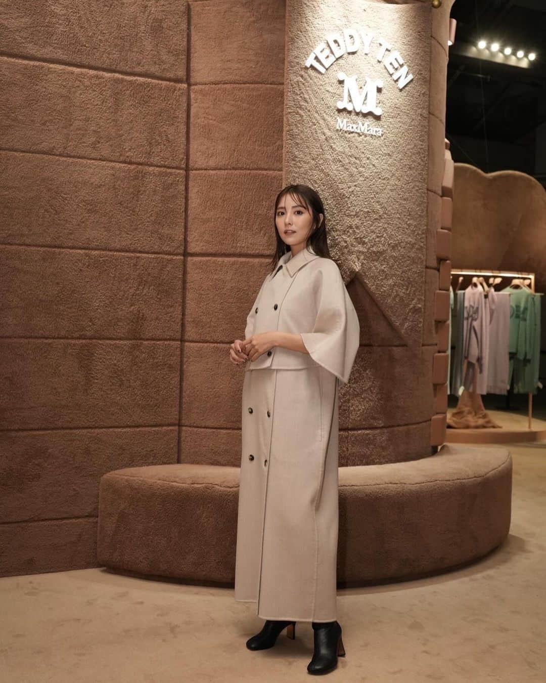 石川恋さんのインスタグラム写真 - (石川恋Instagram)「#MaxMara 🤎 六本木ヒルズアリーナ「Teddy TEN Park」に招待していただきました。 テディベアコートが誕生10周年ということで、もこもこに彩られたポップアップストアの世界観がとっても可愛くて居るだけでわくわくが止まらなかった。 素敵な時間をありがとうございました！ 11月5日まで開催中なので、皆さまもぜひ足を運んでみてください🧸🎗️ @maxmara #MaxMaraTeddyTen #pr」11月2日 17時29分 - ren_ishikawa