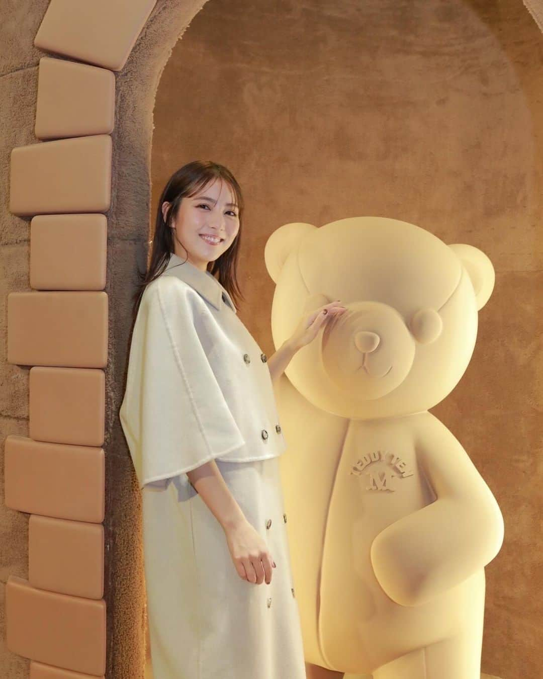 石川恋さんのインスタグラム写真 - (石川恋Instagram)「#MaxMara 🤎 六本木ヒルズアリーナ「Teddy TEN Park」に招待していただきました。 テディベアコートが誕生10周年ということで、もこもこに彩られたポップアップストアの世界観がとっても可愛くて居るだけでわくわくが止まらなかった。 素敵な時間をありがとうございました！ 11月5日まで開催中なので、皆さまもぜひ足を運んでみてください🧸🎗️ @maxmara #MaxMaraTeddyTen #pr」11月2日 17時29分 - ren_ishikawa