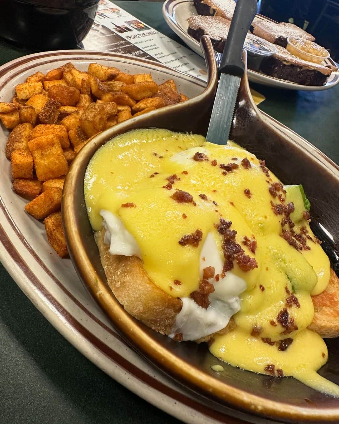 CIMBAさんのインスタグラム写真 - (CIMBAInstagram)「アメリカ飯全部美味かったけどモニュメントバレーの夜明けに食ったカップヌードル優勝でした🏜️ 日本愛してる。 それにしても円安すごい。 ベガスでのり巻き１本1500円笑ったw #モニュメントバレー #カップヌードル  #monumentvalley」11月2日 17時30分 - cimba425