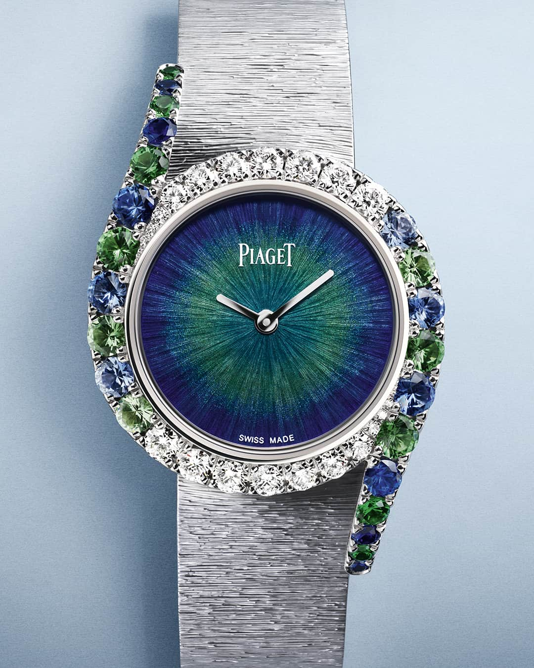 ピアジェのインスタグラム：「Femininity unfurls in elongated, cambered lugs that perfectly embrace the wrist.  The Limelight Gala Precious watch boasts an 18K white gold case in rhodium finish, set with brilliant-cut tsavorites, sapphires, and diamonds and a blue-green enamel dial.  #Piaget #MaisonOfExtraleganza #LimelightGala」