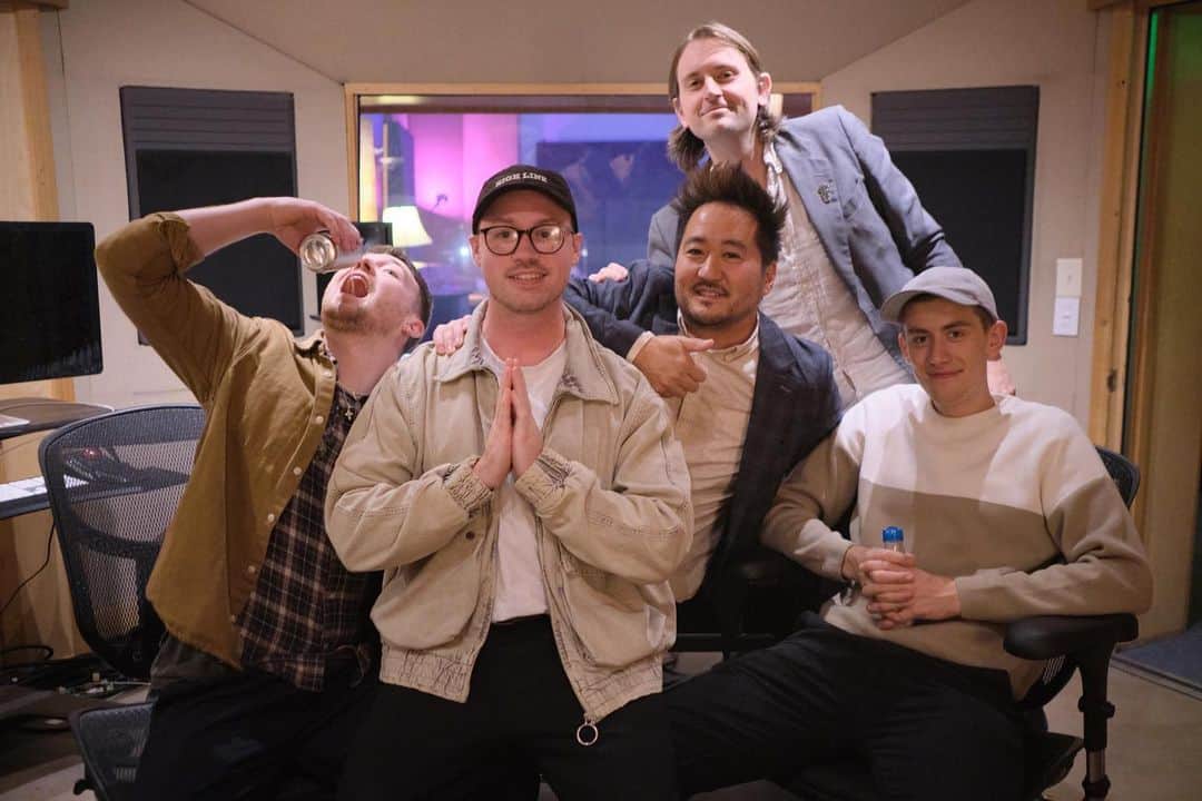 Kishi Bashiのインスタグラム：「We’ve just returned from two weeks in the US, working on a new album with our good friend, @kishi_bashi! 🇺🇸🇺🇸  Can’t wait for you all to hear what we’ve been working on.  Stay tuned, Sweet Loretta's got an exciting announcement coming soon…💥🎶🤫」