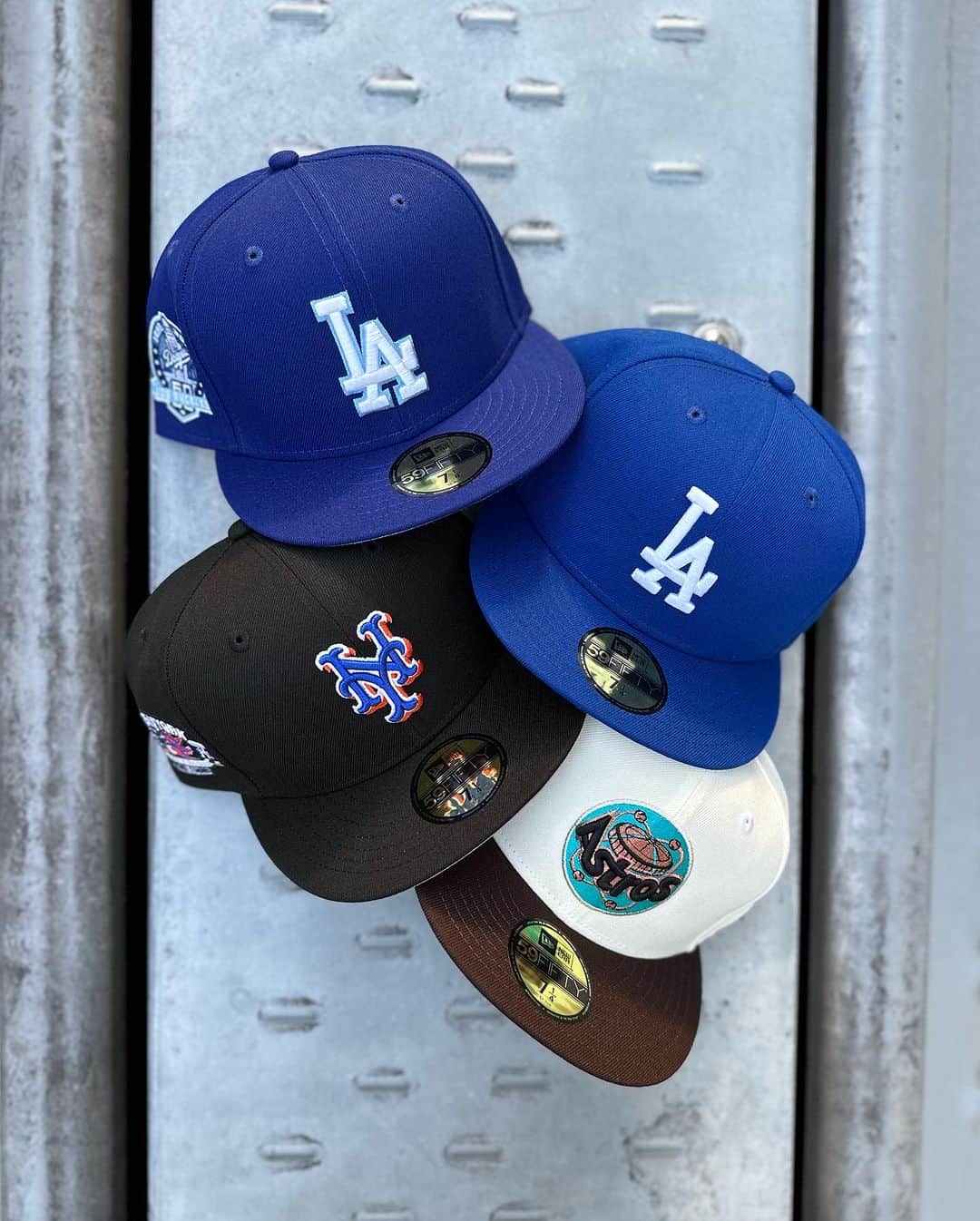 GROW AROUNDさんのインスタグラム写真 - (GROW AROUNDInstagram)「#growaroundnewarrivals   今週もNEW ERA 59FIFTY FITTED CAP 別注シリーズの発売になります🎉  今週は4型の発売になります！  HUSTON ASTROS 1986 ALL STAR GAME  NEWYORK METS SUBWAY SERIES YANKEE STADIUM  LOS ANGELS DOGERS 1958-2018 60th Anniversary  LOS ANGELS DOGERS WORLD SERIES  明日11/3（金）より  渋谷店・オンライン 12:00~ 横浜ビブレ店11:30~ お台場ダイバーシティ店 11:00~ お台場アクアシティ店11:00~ 町田東急ツインズ店 10:00~  みなさまお見逃しなく💨✨」11月2日 17時43分 - growaround
