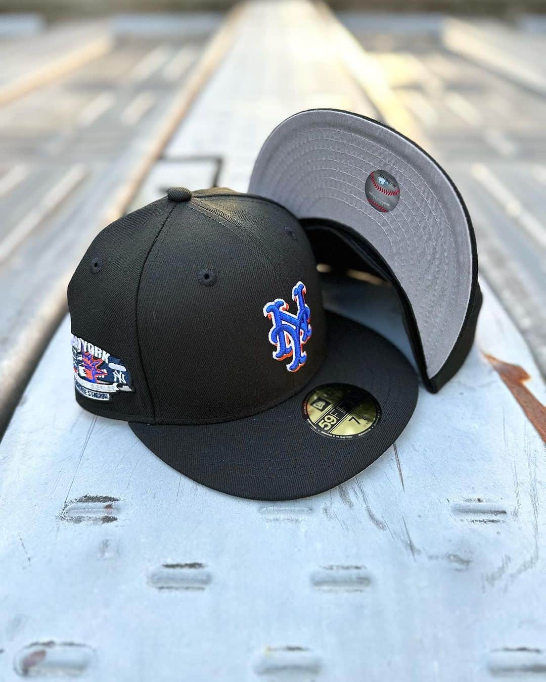 GROW AROUNDさんのインスタグラム写真 - (GROW AROUNDInstagram)「#growaroundnewarrivals   今週もNEW ERA 59FIFTY FITTED CAP 別注シリーズの発売になります🎉  今週は4型の発売になります！  HUSTON ASTROS 1986 ALL STAR GAME  NEWYORK METS SUBWAY SERIES YANKEE STADIUM  LOS ANGELS DOGERS 1958-2018 60th Anniversary  LOS ANGELS DOGERS WORLD SERIES  明日11/3（金）より  渋谷店・オンライン 12:00~ 横浜ビブレ店11:30~ お台場ダイバーシティ店 11:00~ お台場アクアシティ店11:00~ 町田東急ツインズ店 10:00~  みなさまお見逃しなく💨✨」11月2日 17時43分 - growaround