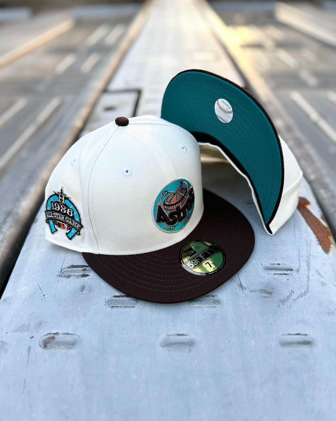 GROW AROUNDさんのインスタグラム写真 - (GROW AROUNDInstagram)「#growaroundnewarrivals   今週もNEW ERA 59FIFTY FITTED CAP 別注シリーズの発売になります🎉  今週は4型の発売になります！  HUSTON ASTROS 1986 ALL STAR GAME  NEWYORK METS SUBWAY SERIES YANKEE STADIUM  LOS ANGELS DOGERS 1958-2018 60th Anniversary  LOS ANGELS DOGERS WORLD SERIES  明日11/3（金）より  渋谷店・オンライン 12:00~ 横浜ビブレ店11:30~ お台場ダイバーシティ店 11:00~ お台場アクアシティ店11:00~ 町田東急ツインズ店 10:00~  みなさまお見逃しなく💨✨」11月2日 17時43分 - growaround