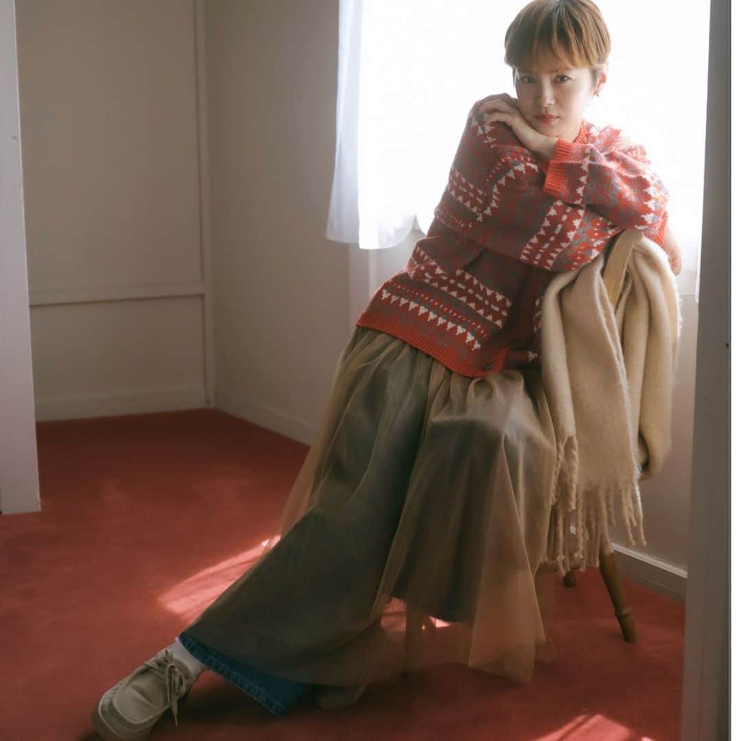 今宿麻美のインスタグラム：「秋に続き、冬のビジュアルもお仕事させていただきました♡  ほっこり冬らしいコーディネートも、ぜひご覧ください。  @lepsim_official  WEB公開中‼︎ ☑︎☑︎☑︎」