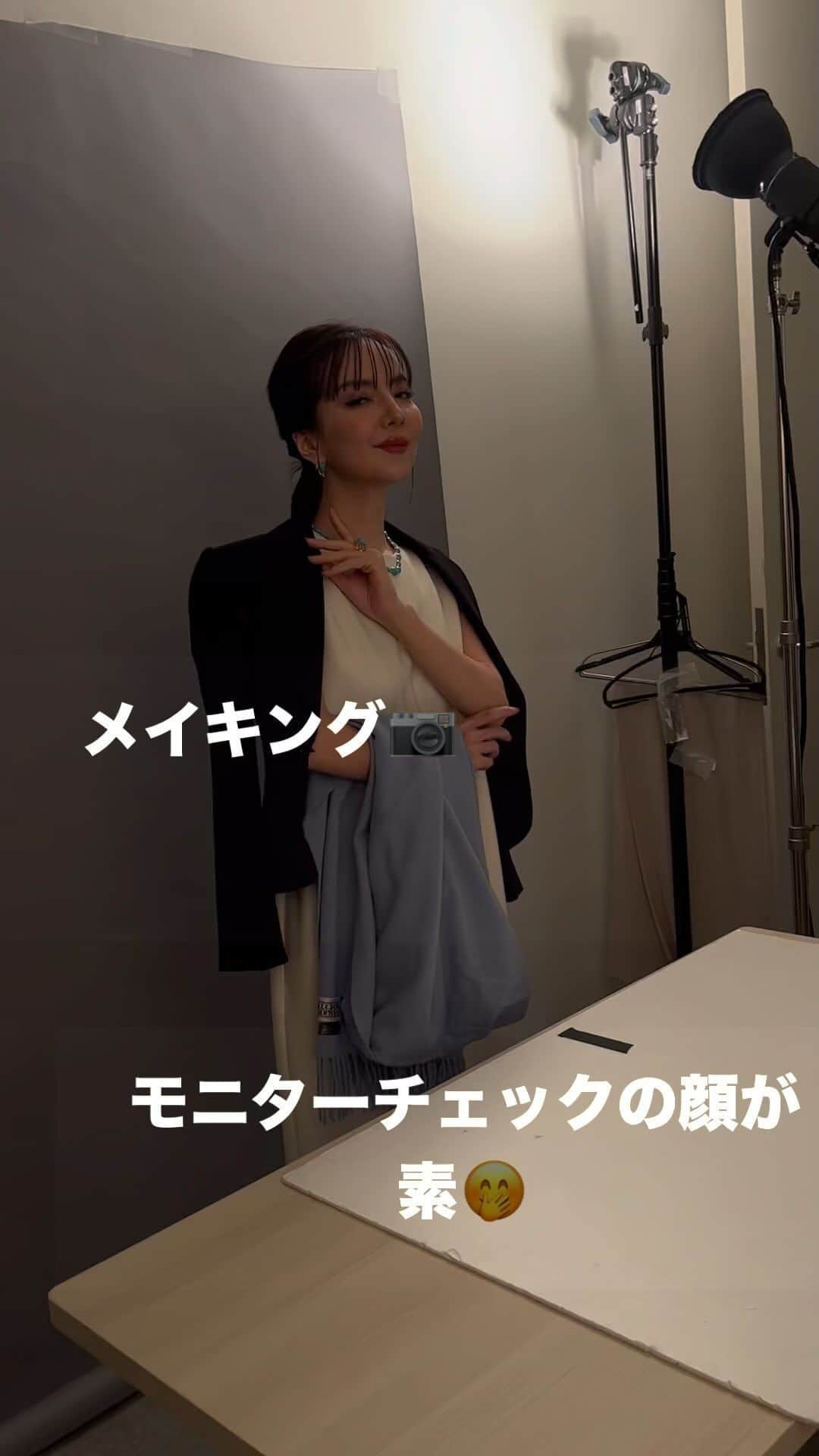 久本直美のインスタグラム：「ガイド誌撮影はクオリティとスピード重視です💍 スタッフさん曰く脅威の速さらしい笑  カメラマンさんと阿吽の呼吸で😍 ありがとうございます🧞」