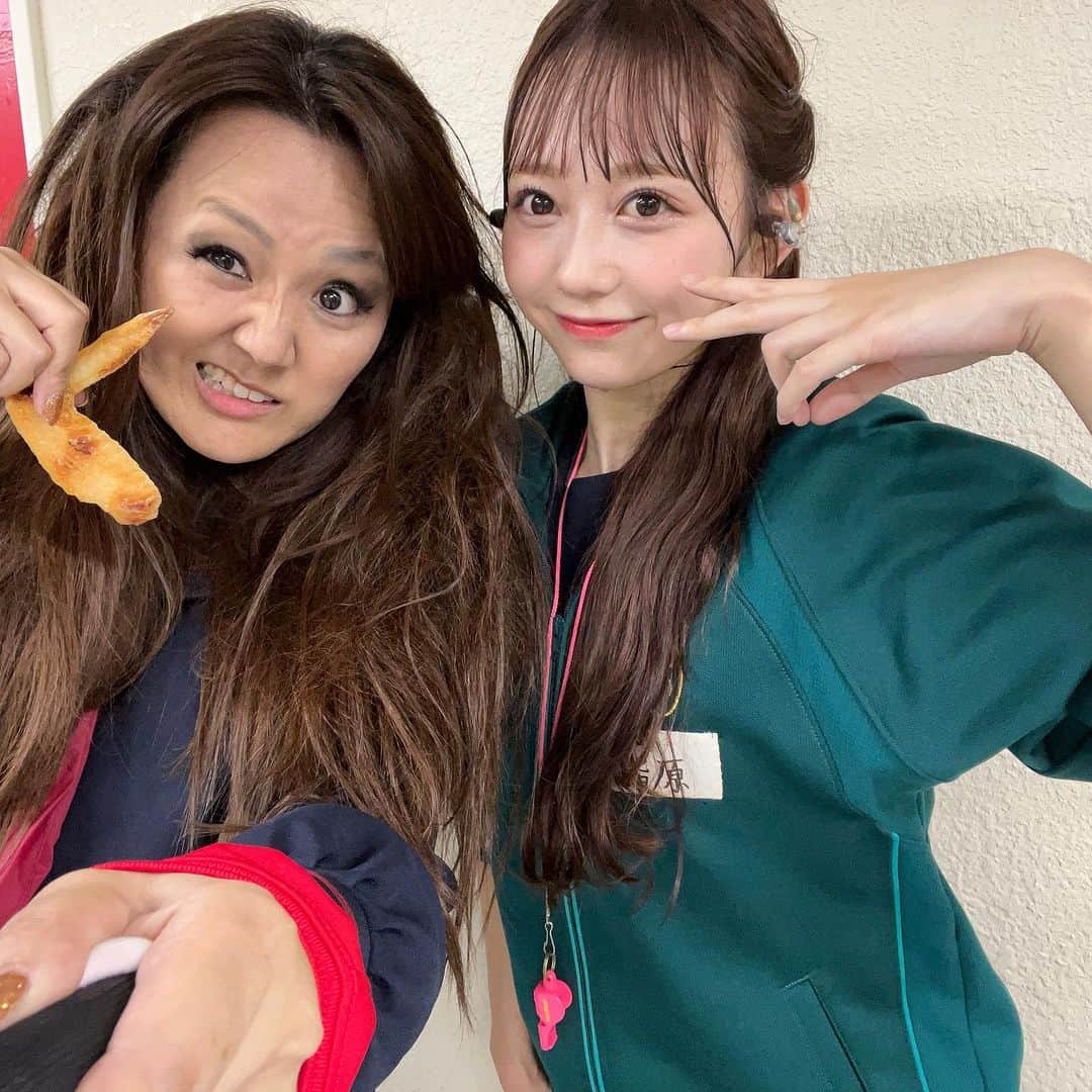 なちゅのインスタグラム：「大盛真歩ﾊﾟｲｾﾝ @maho_usagi 💞 まほぴょんﾊﾟｲｾﾝや〜✨🍗 チームホルモン全力汗だくでカッコ良かったで‼︎✨ マジすか学園の指原莉乃ﾊﾟｲｾﾝを継いでオタ！ 元気でかわいいまほぴょん！輝いてる✨  なちゅーぶ YouTube 武道館裏側後半 https://youtu.be/CdC2SdRhv9E?si=zdK2w1z6otMYLTT-  11/4(土)18:30公開予定 で令和のオタ大盛ﾊﾟｲｾﾝも出てくれとるで❤️ めっちゃ楽しかったあ‼︎ 元気♪元気♪ ありがとうやで🍗✨😆  #akb48武道館  #大盛真歩  #マジすか学園 #鬼塚だるま」