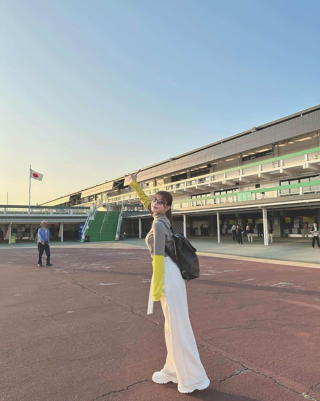 雪平莉左のインスタグラム：「園田競馬場初めて！そして移動中。」