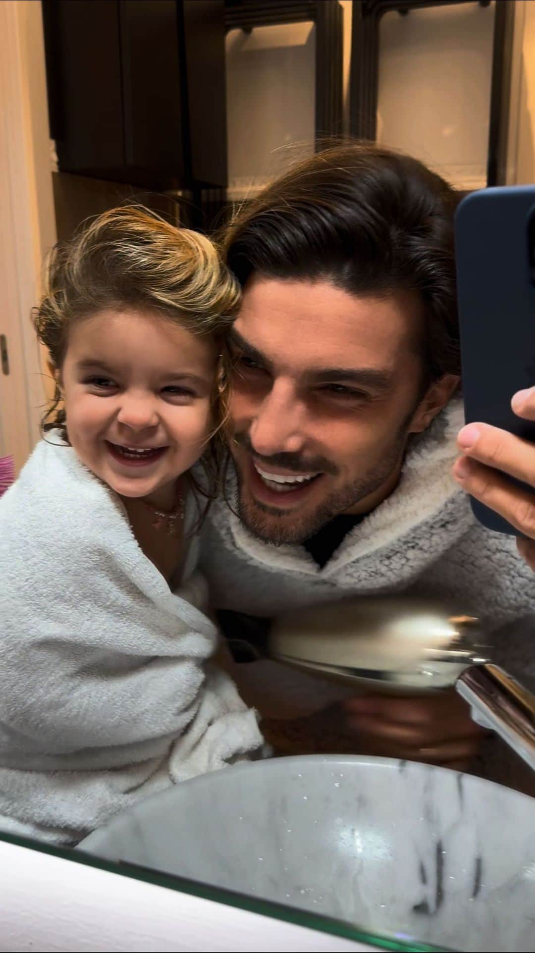 Mariano Di Vaioのインスタグラム：「🫶🏻」