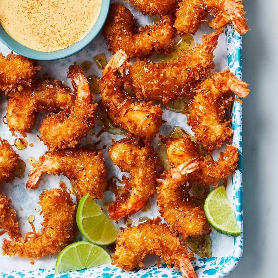 Food & Wineのインスタグラム：「It's crunchy, it's sweet, it's salty, it's covered in a honey-pepper glaze, it's coconut shrimp. And it's what you should be making for dinner this weekend. Get the recipe at the link in bio!   🍤: Rich Cundiff of @rockyshotchickenshack, 📸: @gregdupree, 🍴: @chelseaczimmer, 🍽: Christine Keely」