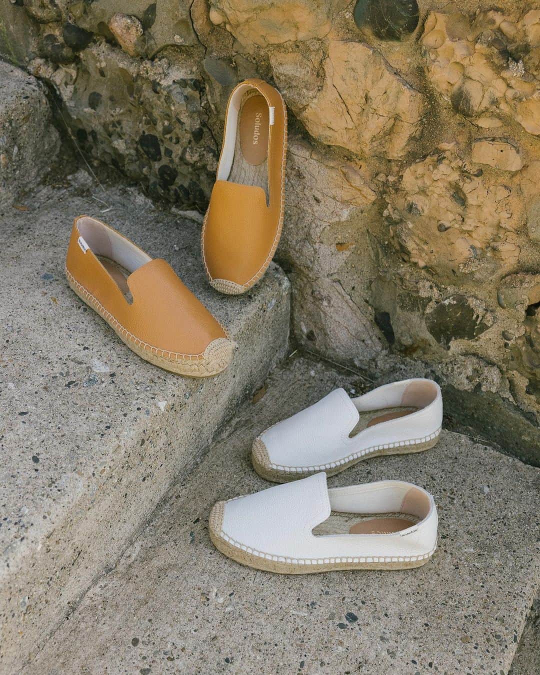 ソルドスのインスタグラム：「Say hello to our leather smoking slippers 🍂 For those days you still want to be light on your feet, but the weather calls for something more. Grab yours at the link in bio!」