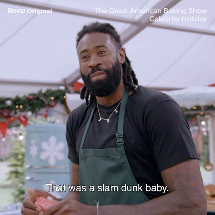 デアンドレ・ジョーダンのインスタグラム：「Tune in NOW!!!! Your boy is out here showing off his baking skills!! 😂  Great #AmericanBakingShow: Celebrity Holiday Special on @therokuchannel」