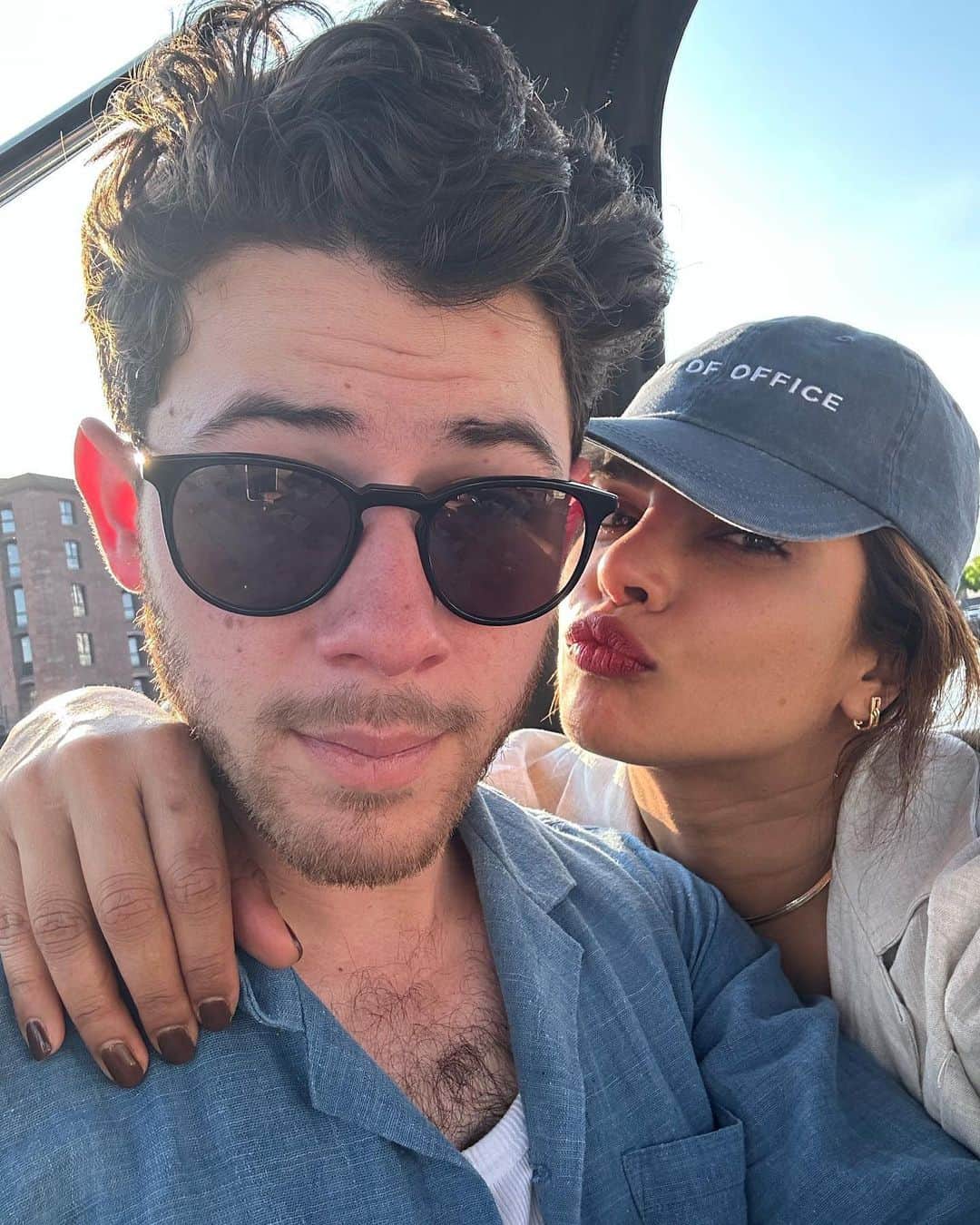 Cosmopolitanのインスタグラム：「Priyanka Chopra shared a PDA-filled photo and sweet note as a tribute to her hubs Nick Jonas and I just 🥹🥹🥹 See the post at the link in bio.  #rg @priyankachopra」