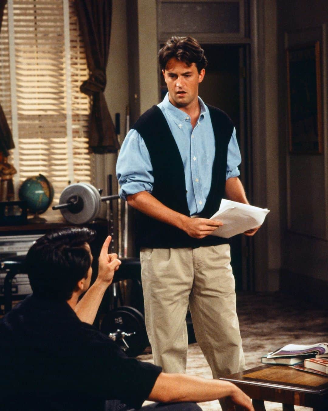 のインスタグラム：「Everyone has a favourite Chandler Bing moment. In #MatthewPerry’s hands, Chandler felt achingly real – no mean feat in a series like #Friends. As the world mourns the loss of the beloved actor, at the link in bio revisit his best moments, from the time he found himself trapped in an ATM vestibule with #JillGoodacre, to the final one-liner that closed out the last ever episode.」