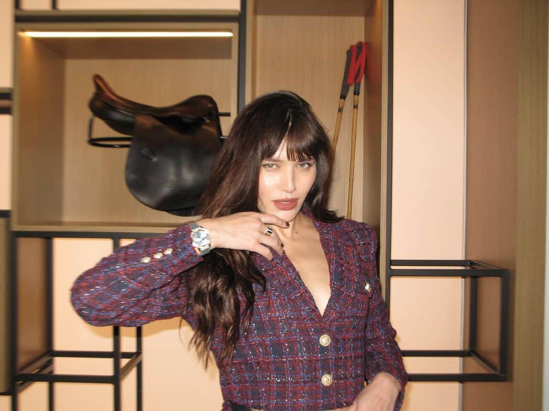 のインスタグラム：「A little rendezvous at the @jaegerlecoultre Reverso Stories Exhibition opening night. I’m wearing the dazzling RENDEZ-VOUS MOON. 🌙 #JaegerLecoultre」