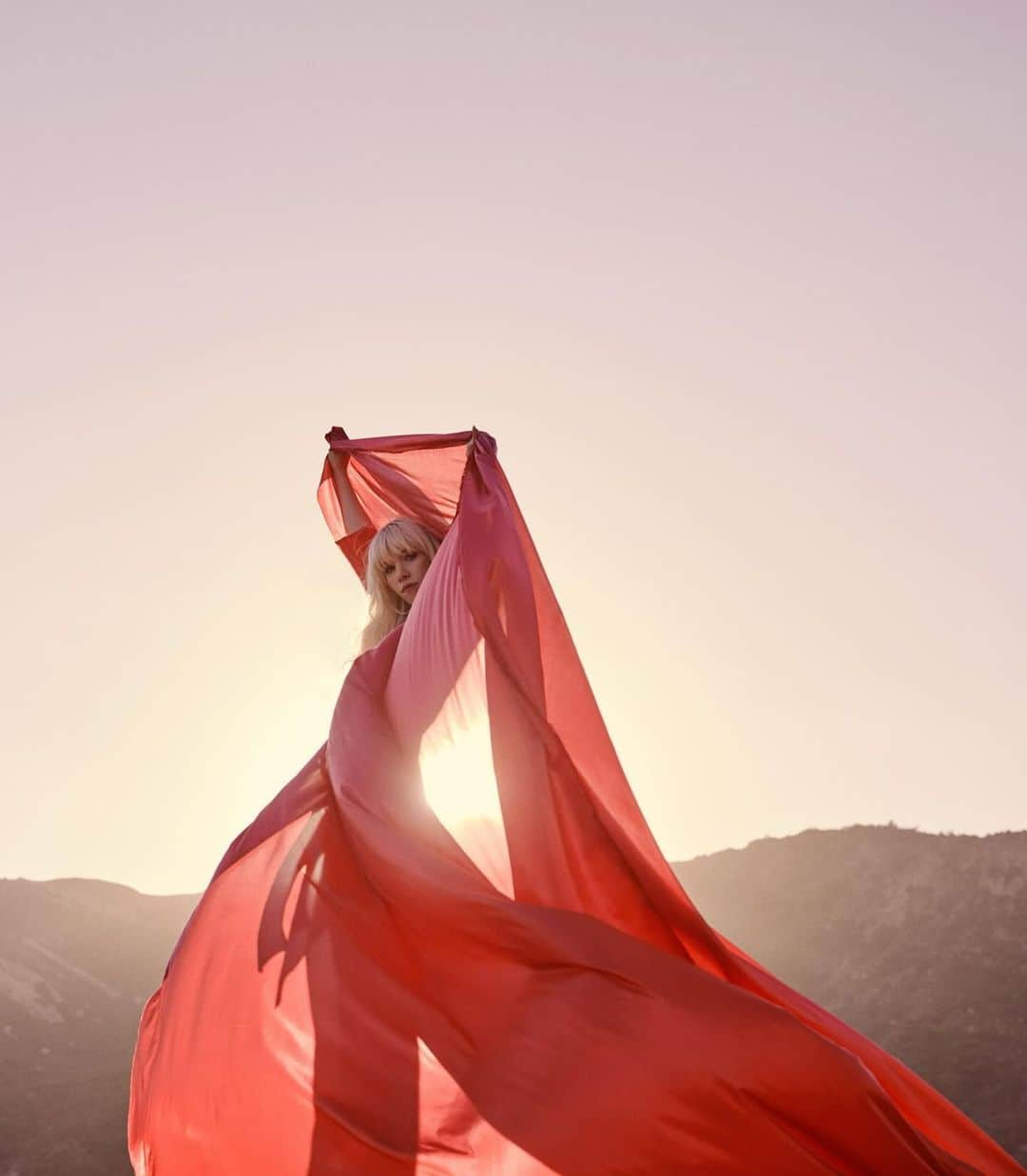 カーリー・レイ・ジェプセンさんのインスタグラム写真 - (カーリー・レイ・ジェプセンInstagram)「A very dreamy shoot day w Vera magazine. We played w ribbons and the wind and I felt very goddess-like for a day. Quite opposite to how I feel now (we took my 17 month old niece to Disneyland and it was a happy mess) swipe to the end for a pic of the prettiest little princess!   Photography: @ramonarosales Interview: @kevinegperry Art Director: Pete Allison Picture Director: Tracey Griffin Styling: @hayley_atkin_ Make-up: @gregoryarlt Hair: @jonlieckfeltbeauty Nails: Queenie Nguyen @nailartbyqueenies   @inkglobal   @virginatlantic」11月3日 3時39分 - carlyraejepsen