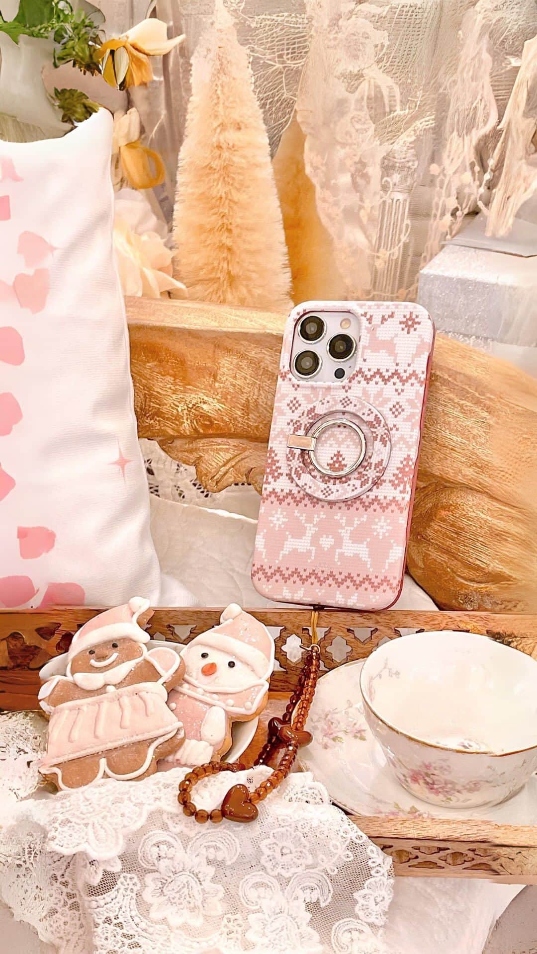 VELVETCAVIARのインスタグラム：「We're geared up for the most wonderful time of the year🌬 Are you?」