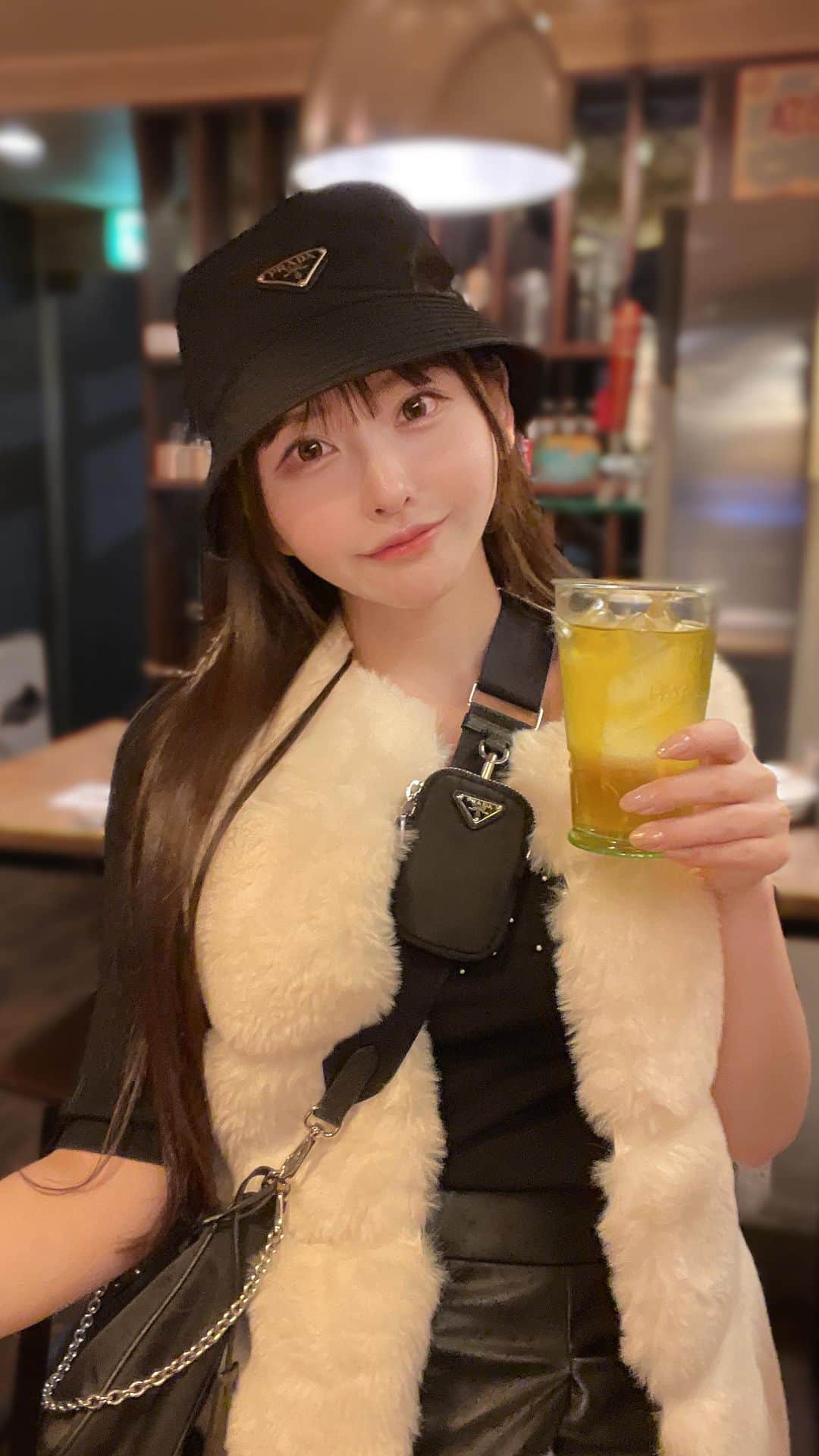 RINKAのインスタグラム：「アルコールのように緑茶を飲む🍵 . たまに行くお店🍽 . 最後なんて言ってるでしょう9️⃣  いじけた顔をしています。 . #北海道 #札幌#さっぽろ　#すすきの  #ススキノ #キャバクラ #キャバ嬢#キャバ #ニュークラブ #ニュークラ  #ラウンジ #すすきのキャバクラ #キャバ嬢 #キャバクラ嬢  #ニュークラ嬢 #ホステス #すすきのキャバ嬢 #すすきのグルメ #札幌観光  #美女 #可愛い #可愛い女の子 #グラビア #銀座  #北新地 #錦 #中洲 #六本木#かわいい女の子」