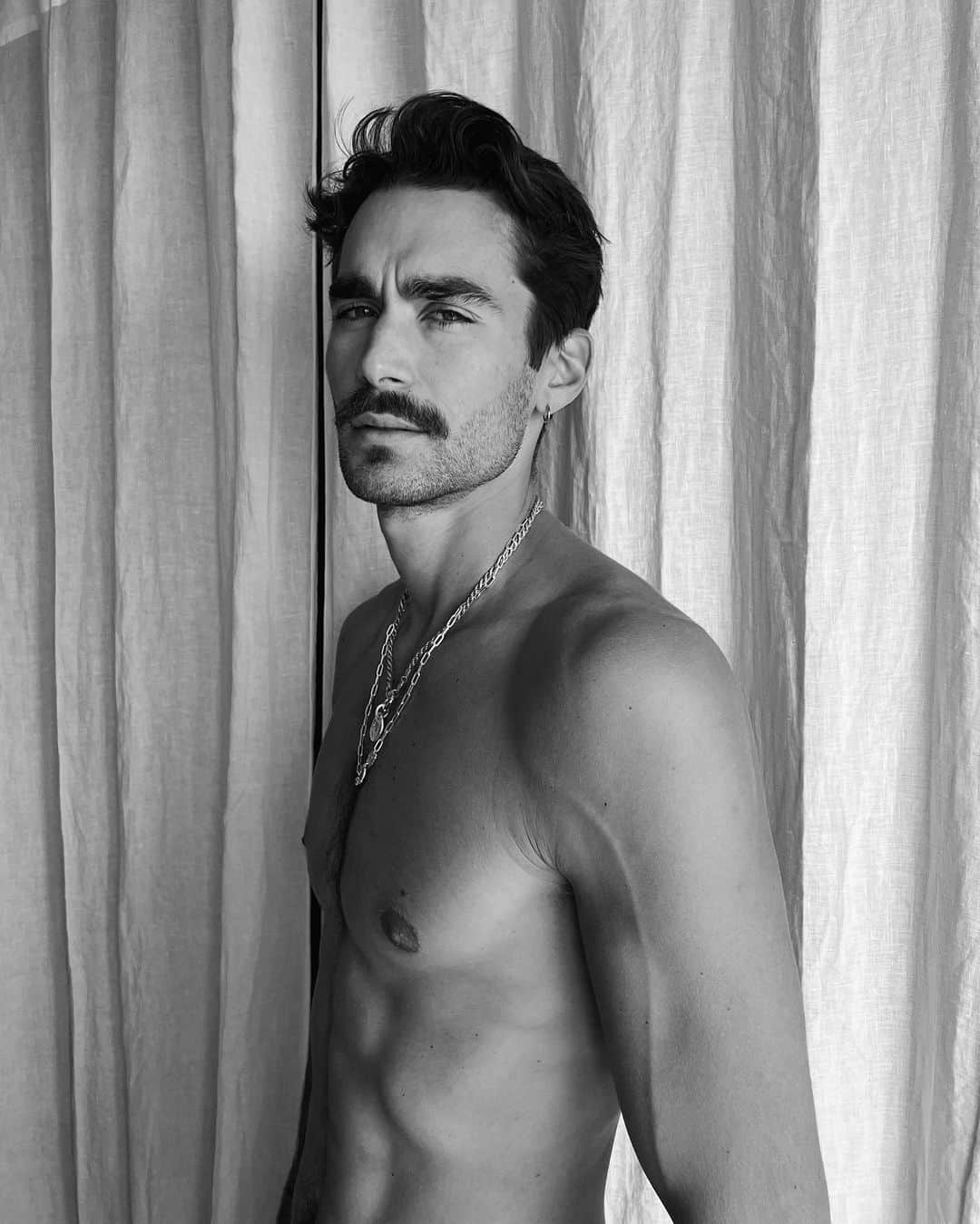 NICOLAS SIMOESさんのインスタグラム写真 - (NICOLAS SIMOESInstagram)「B&W snaps for Movember 🤍」11月3日 4時05分 - nicolassimoes