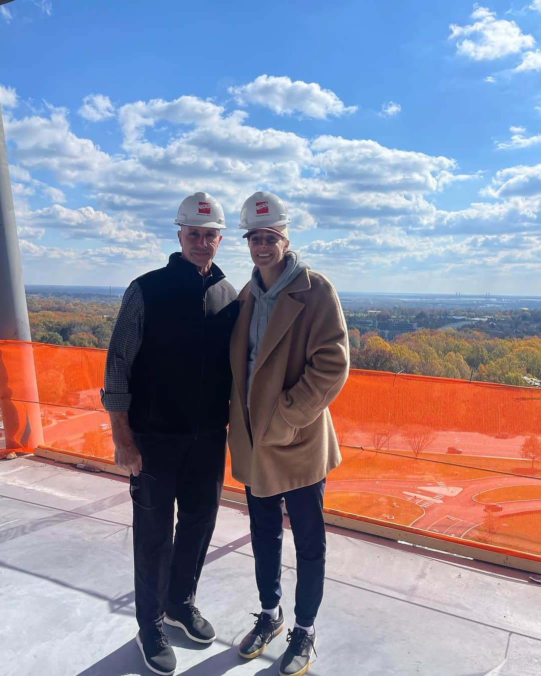 エレーナ・デレ・ダンのインスタグラム：「Take your daughter to work day for me! Avenue North is coming along! So cool to see the process and phases coming together!」