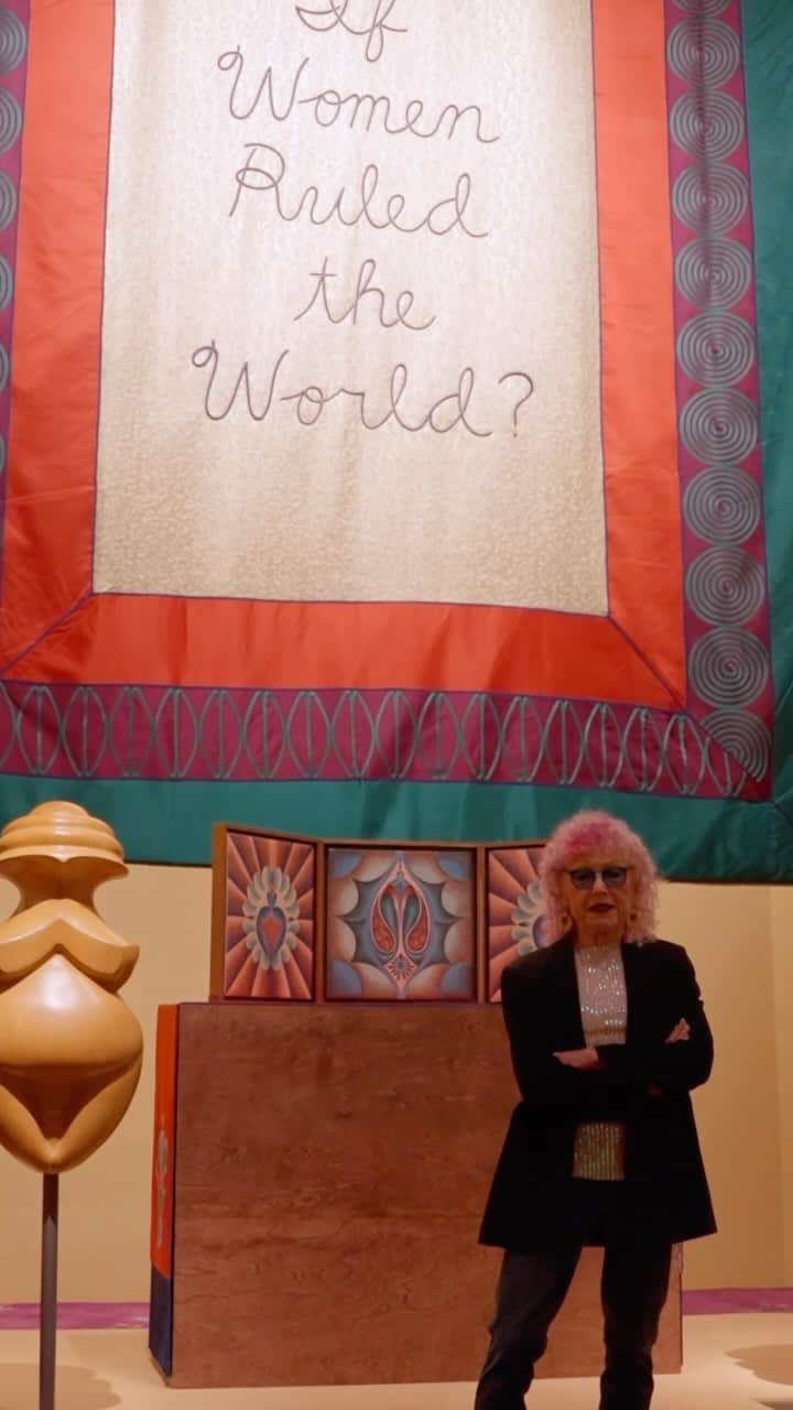 ニュー・ミュージアム・オブ・コンテンポラリー・アートのインスタグラム：「“[This exhibition] is probably the first time there has ever been a presentation of an alternative to the patriarchal paradigm in art—that we were all told was universal.”— @judy.chicago   Tag a friend in the comments below to invite them to see “Judy Chicago: Herstory” with you during Pay-What-You-Wish hours tonight (and every Thursday night), 7 to 9 p.m.   Reserve your tickets at the link in our bio 🎟️  #JudyChicago #JudyChicagoHerstory」