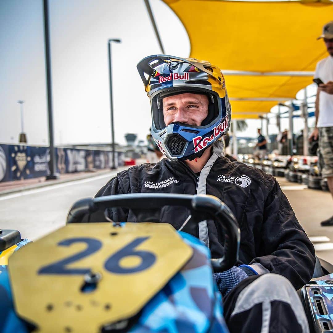 Racer X Onlineのインスタグラム：「The WSX riders are on the track…the karting track 🤘🏼 @wsxchampionship returns this weekend in Abu Dhabi and the boys got to burn some laps on the go karts. Nothing like a little fun before we go racing 🏁 #AbuDhabiGP #WSX」