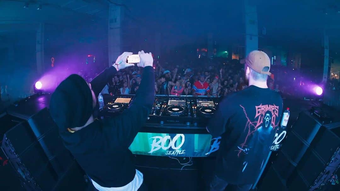 Adventure Clubのインスタグラム：「THANK YOU SEATTLE that was massive, and thank you all so much for all of the love on our newest song baby, ‘Feels Like You’ with our boy Codeko // it’s out now at the link in our bio❤️‍🔥❤️‍🔥❤️‍🔥」