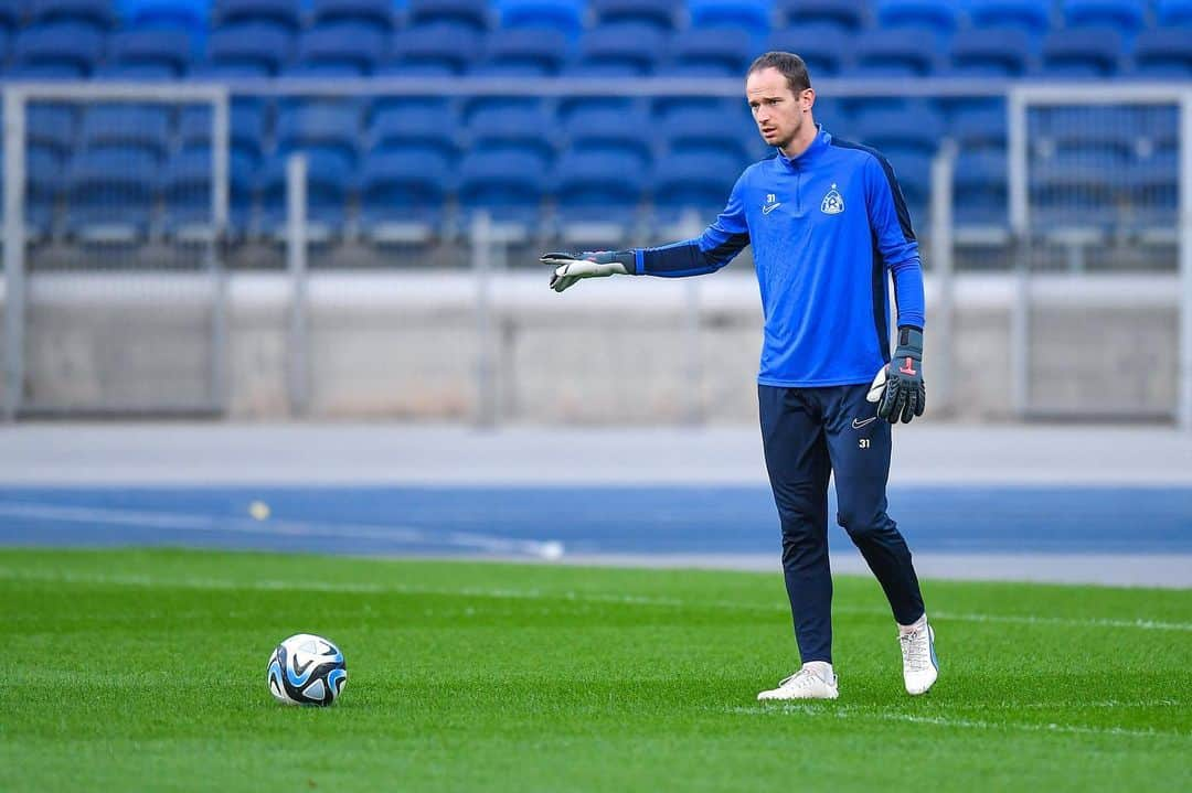 クシシュトフ・カミンスキーさんのインスタグラム写真 - (クシシュトフ・カミンスキーInstagram)「⚽️⚽️⚽️  🧤@t1tan 📸 ksruch.com #t1tan」11月3日 4時17分 - 21kamyk