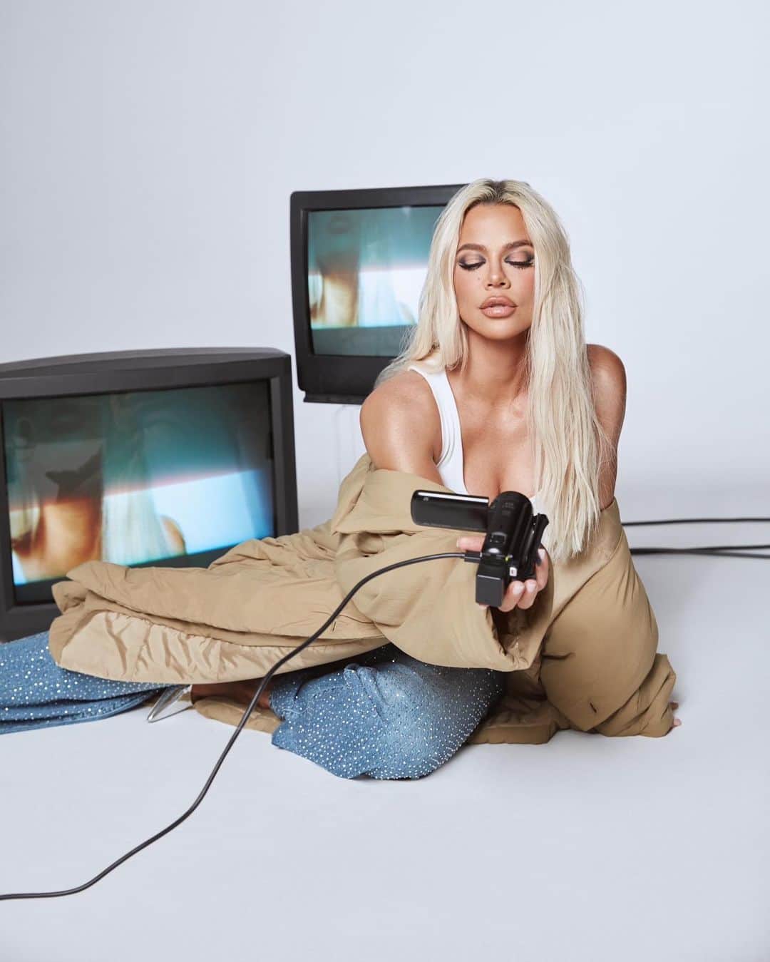 のインスタグラム：「Layer up 🎥」