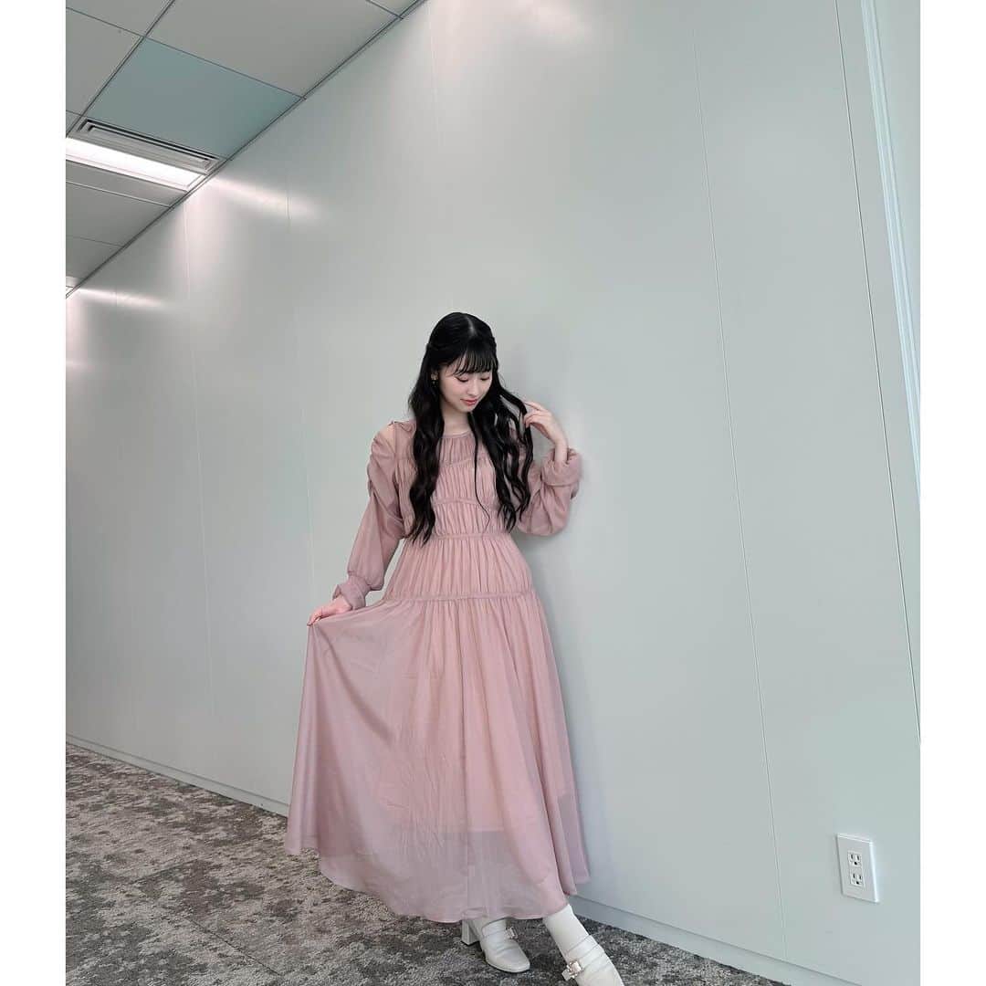 井本彩花さんのインスタグラム写真 - (井本彩花Instagram)「. ABC 朝日放送  「ハタチェ!〜トレンドおためし部〜」  11月の毎週木曜日24時17分〜 出演させていただきます。  関西地方での放送になりますが、 ABC 朝日放送の公式 YouTubeで1ヶ月間 掲載されます！ 是非ご覧ください。  高校からのお友達の梨紗（ @risa__kunimoto ）と一緒のお仕事で、 嬉しかったなぁ🥰 大好きやぁぁぁあ🩷🩷  ワンピース・シューズ／ @randa_pic」11月2日 19時40分 - imoto_ayaka_official